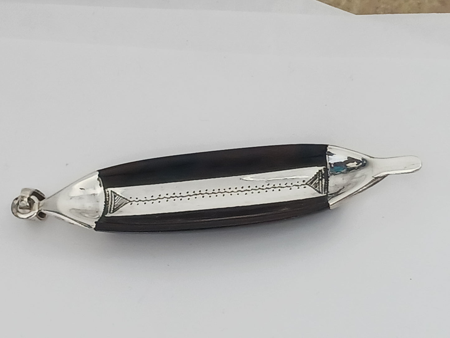Pendentif argent massif et bous d'ébène
