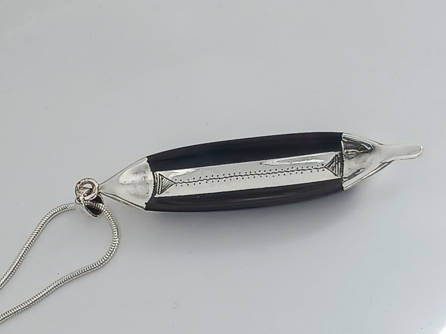 Pendentif argent massif et bous d'ébène