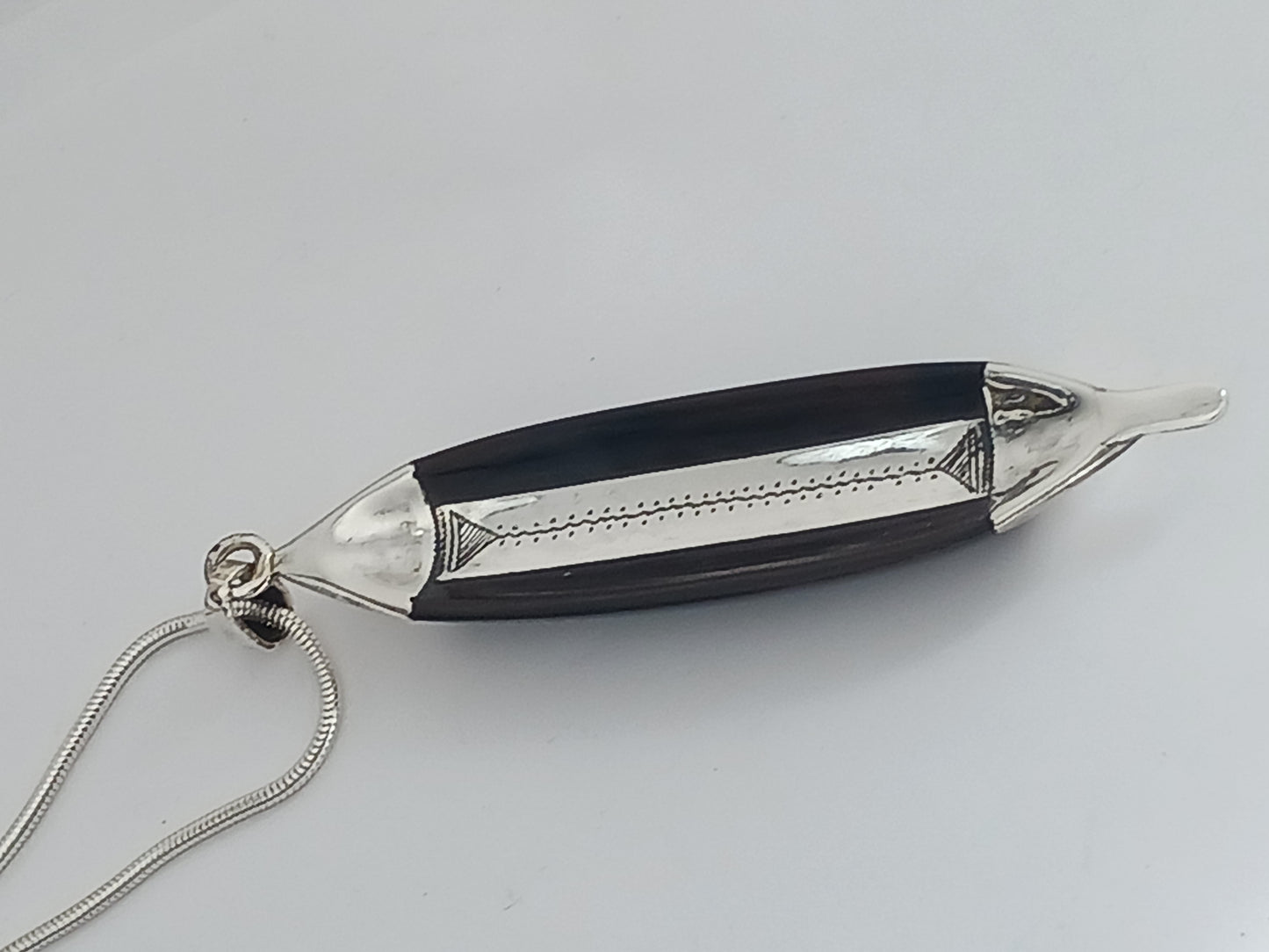Pendentif argent massif et bous d'ébène