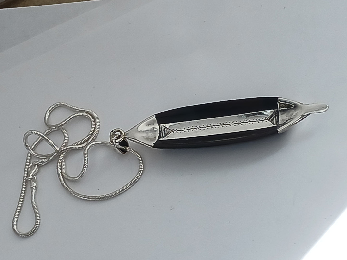 Pendentif argent massif et bous d'ébène