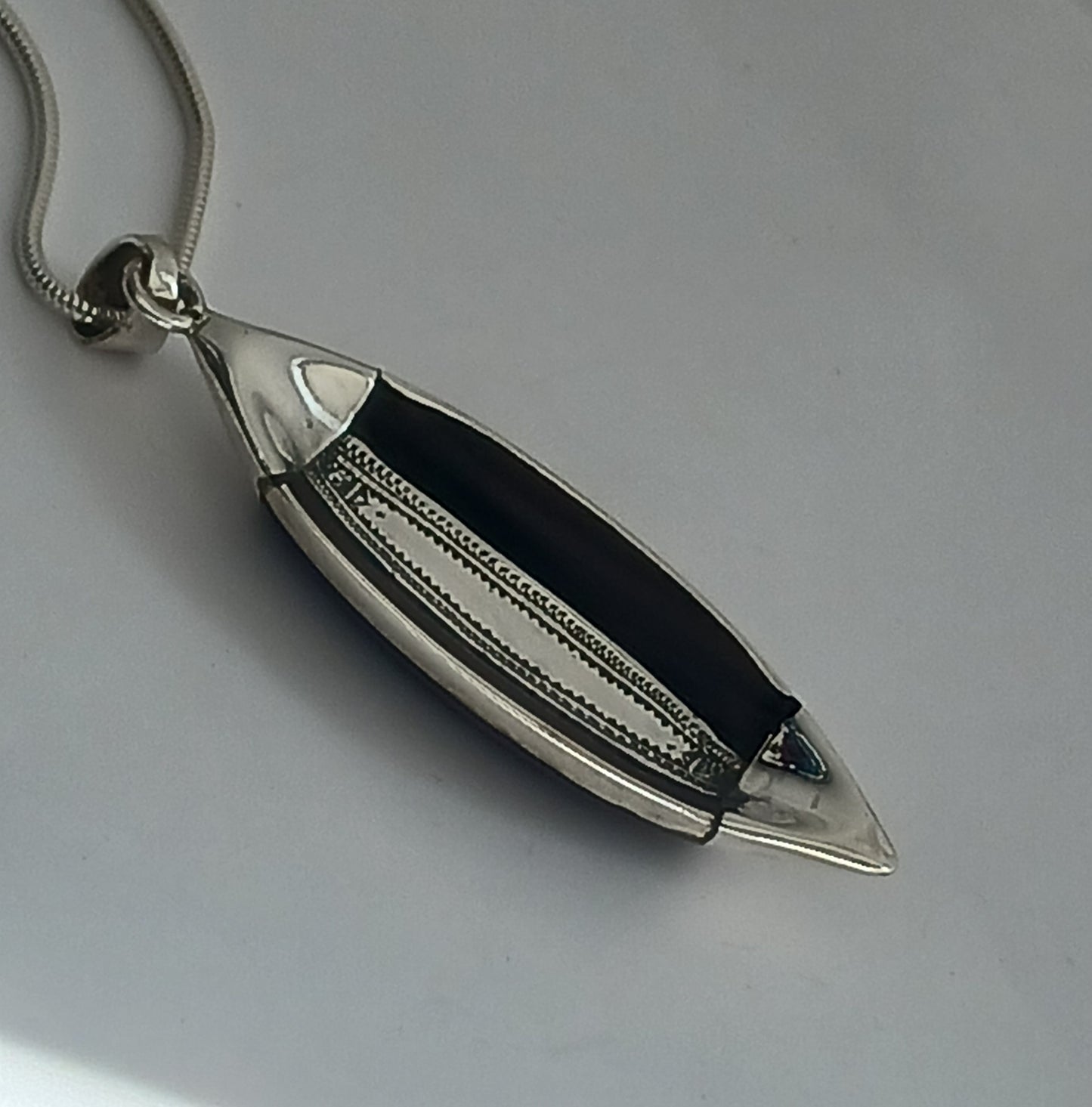 Pendentif argent massif et bous d'ébène