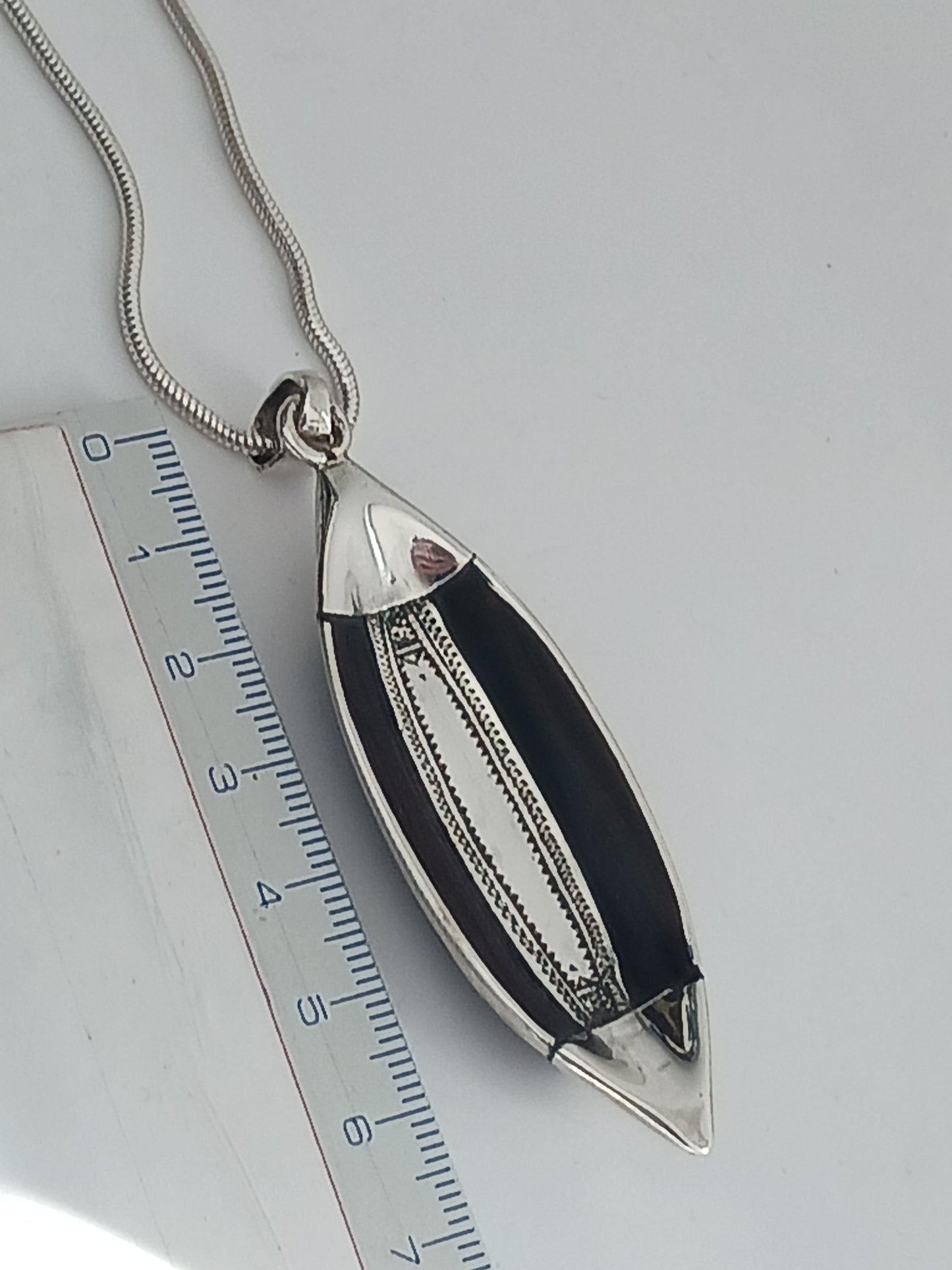 Pendentif argent massif et bous d'ébène